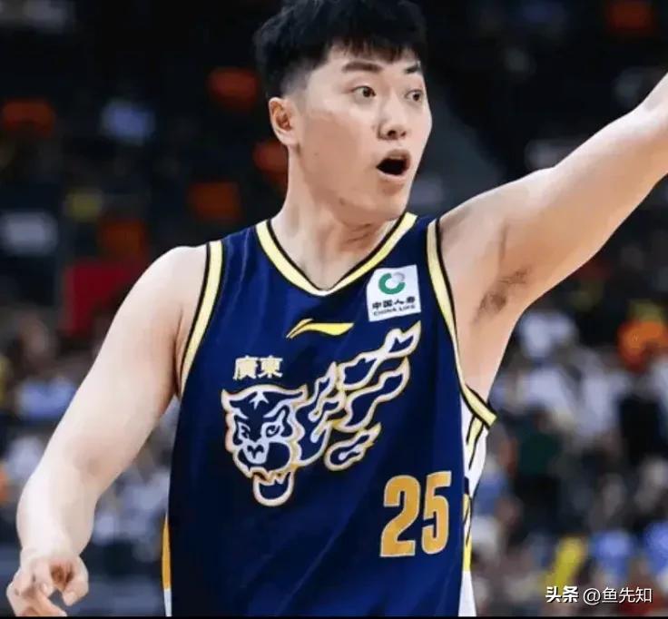 冷漠的人，谢谢你们曾经看轻我。张皓嘉本场比赛得到10分8篮板，两项数据均创造本赛