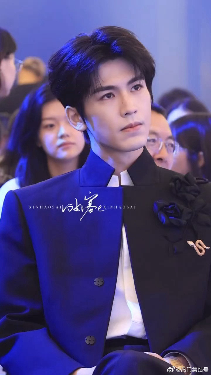 张凌赫张凌赫荣获白玉兰聘书张凌赫获得白玉兰聘书发言 张凌赫获得了白玉兰证书的发言