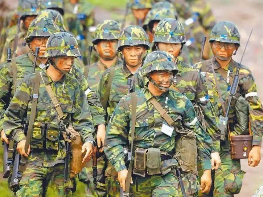 台军将士将面临的尴尬: 若你抵抗人民解放军收复台湾， 被打死了你算谁家的烈士？ 