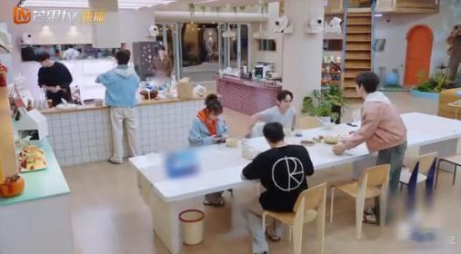 高瀚宇章昊浓人vs淡人 浓人高瀚宇干饭豪迈如虎，大口嗦面表情丰富，每个细胞都在喊