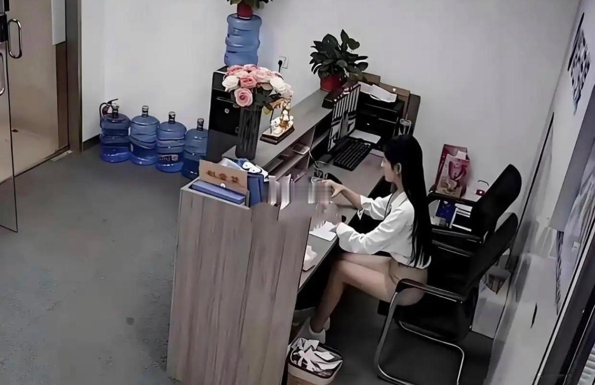 公司换了一个前台，生意都变好了…. 