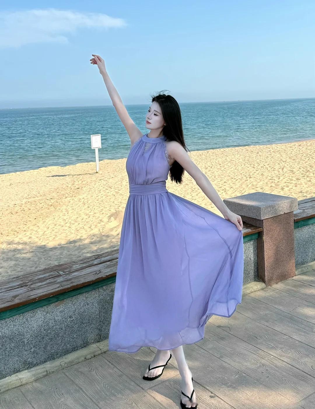 海边ootd｜海边的浪漫，紫色的裙摆～
海边穿搭 海边度假穿搭 海边拍照 海边连