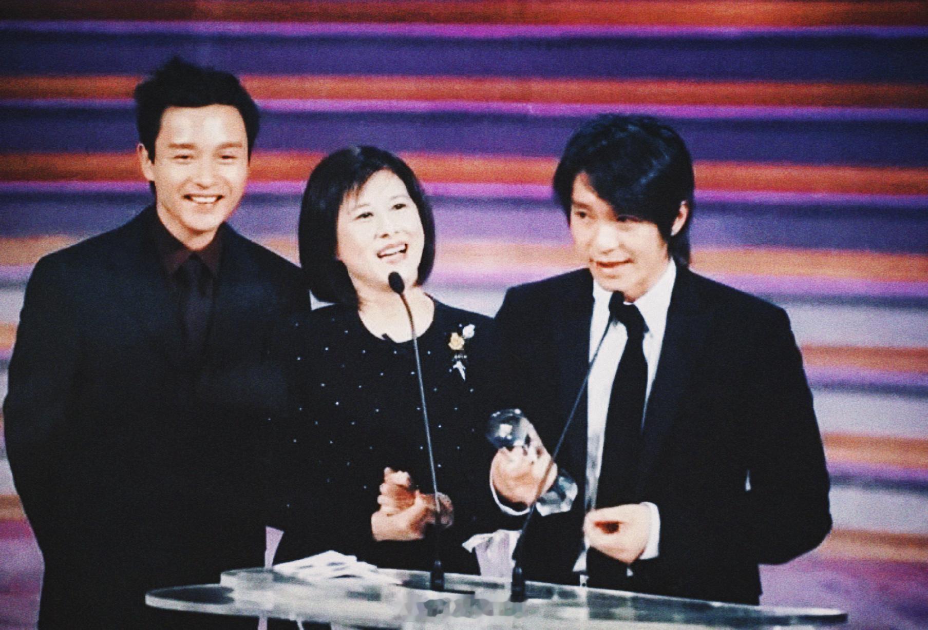 张国荣搭乘花絮去幕后 常骚和常欢的兄弟重聚——2002年第21届香港电影金像奖金