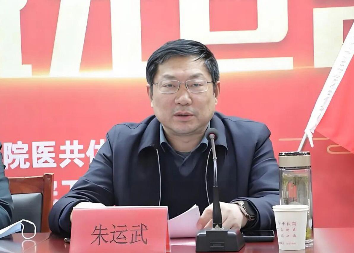 又一位骨科专家没管住手上了热搜，安徽六安市霍山县中医院的朱院长在当地看骨科很有名