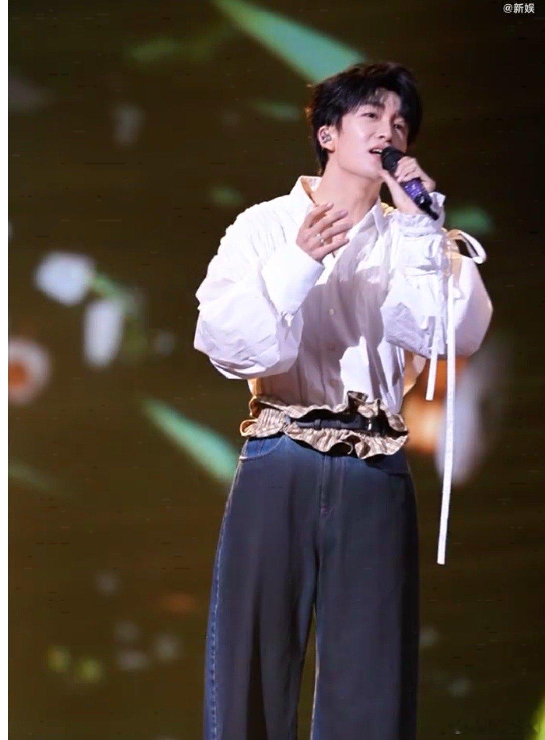 黄子弘凡又过了一天直拍 “更怕的是和你分别”，黄子弘凡的深情嗓音太戳心！把思念与