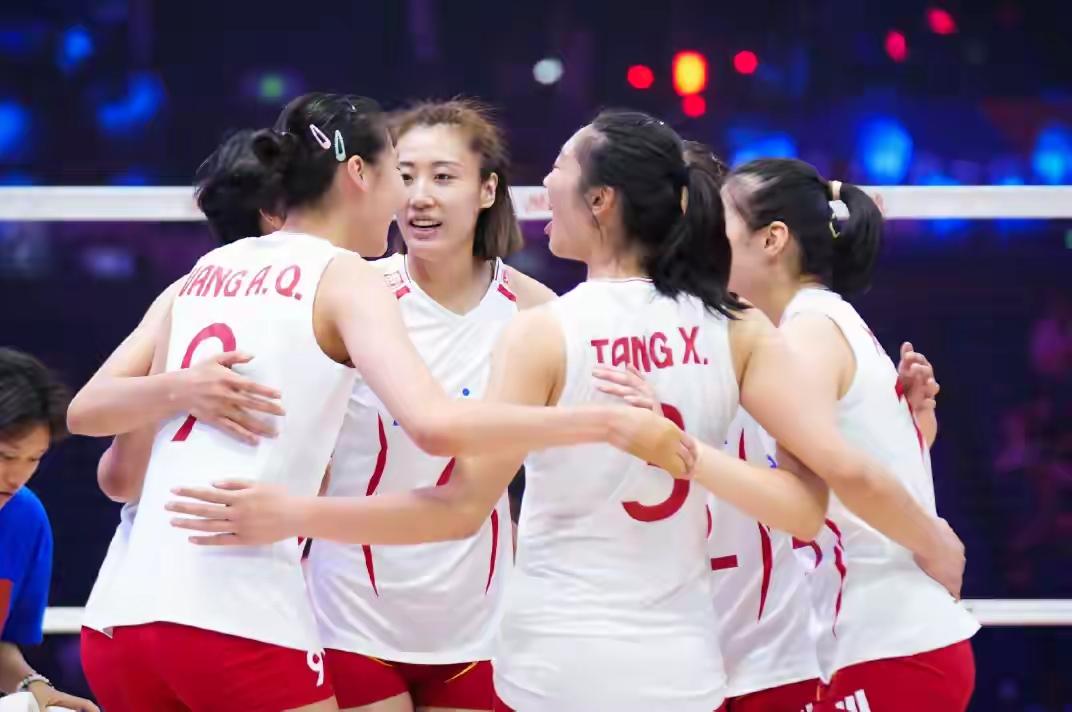 “换上俩老将，怎么跟换了一支队伍似的！”

中国女排打德国，第一局看得人直拍大腿