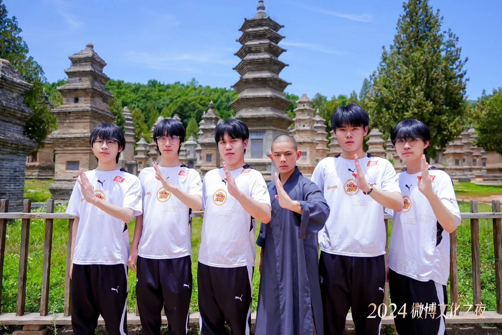 #电竞选手遇到少林功夫# 电竞×少林 如此新奇的文化交流，也只有王者荣耀可以看到