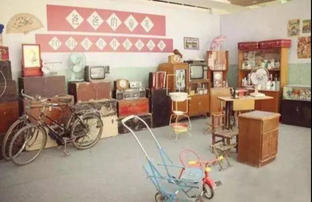 那份清单，藏着你的青春吗？
一份怀旧清单悄然走红，叩问着一代人的岁月。
你交过公