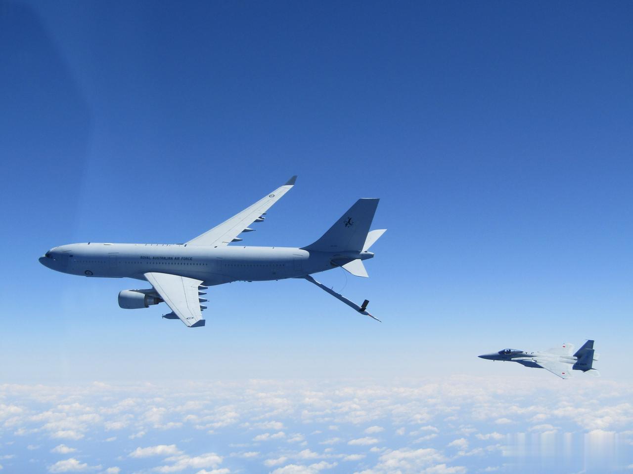 组图：澳大利亚皇家空军与日本航空自卫队首次空中加油试验
近日，澳大利亚皇家空军的