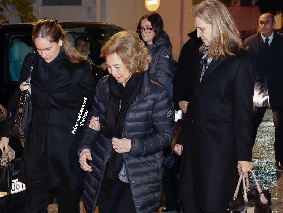 西班牙王室🇪🇸希腊王室 1月18日，安妮-玛丽王后和王储帕弗洛、菲利普王子和