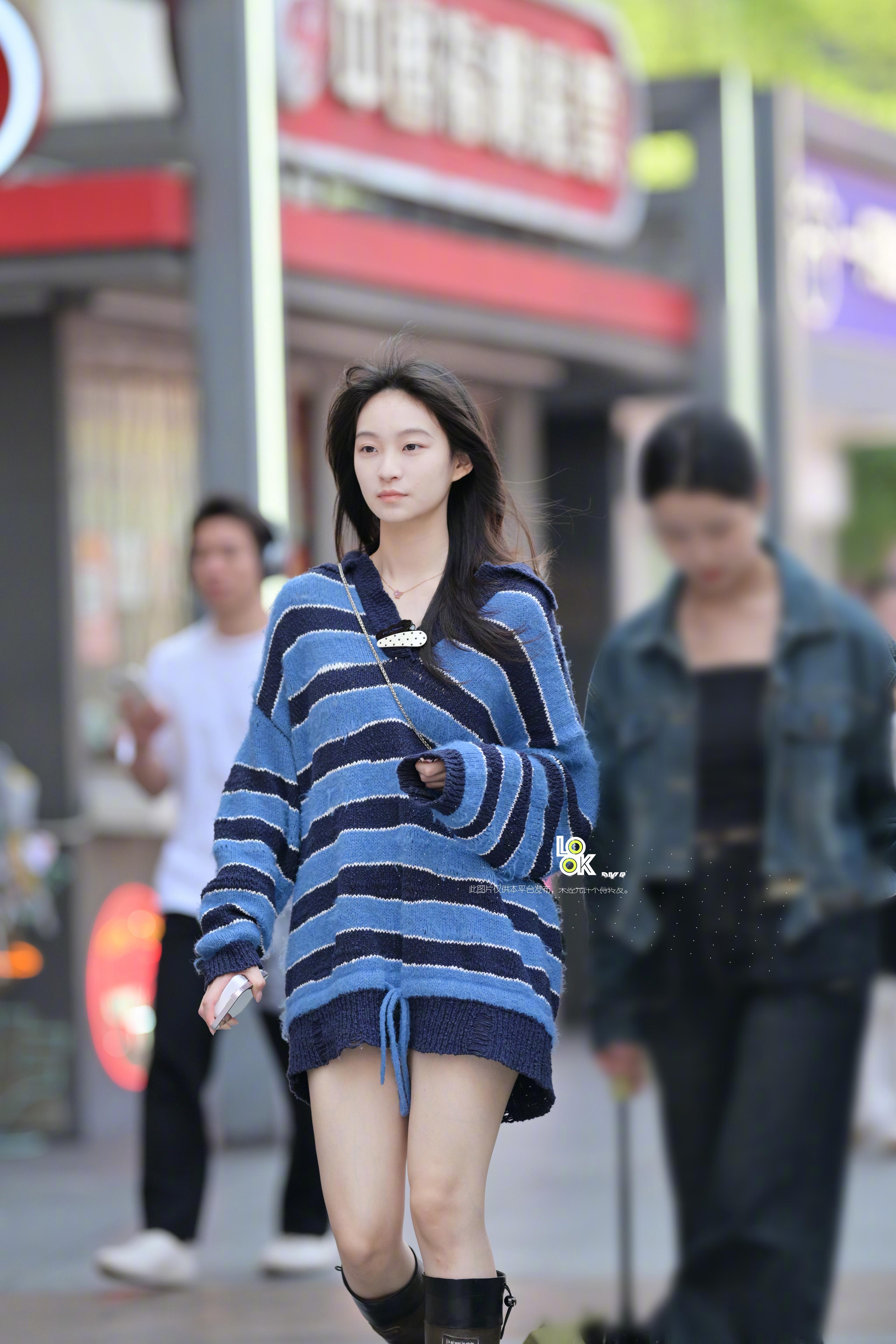 下午四点各位在忙啥呢？ 