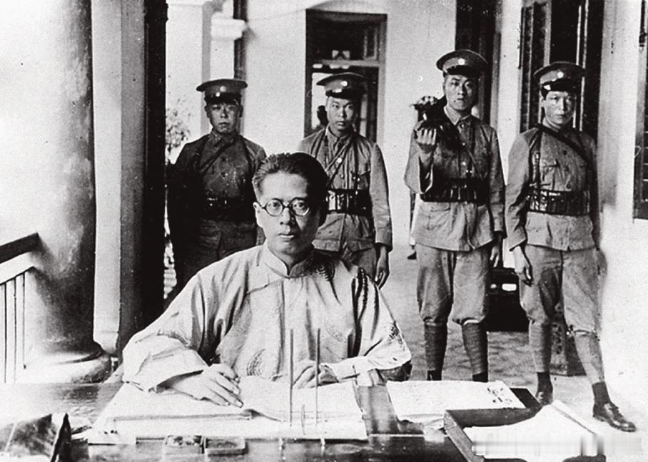 1925年年仅31岁的宋子文出任广东国民政府财政部部长，3年后接任南京国民政府财