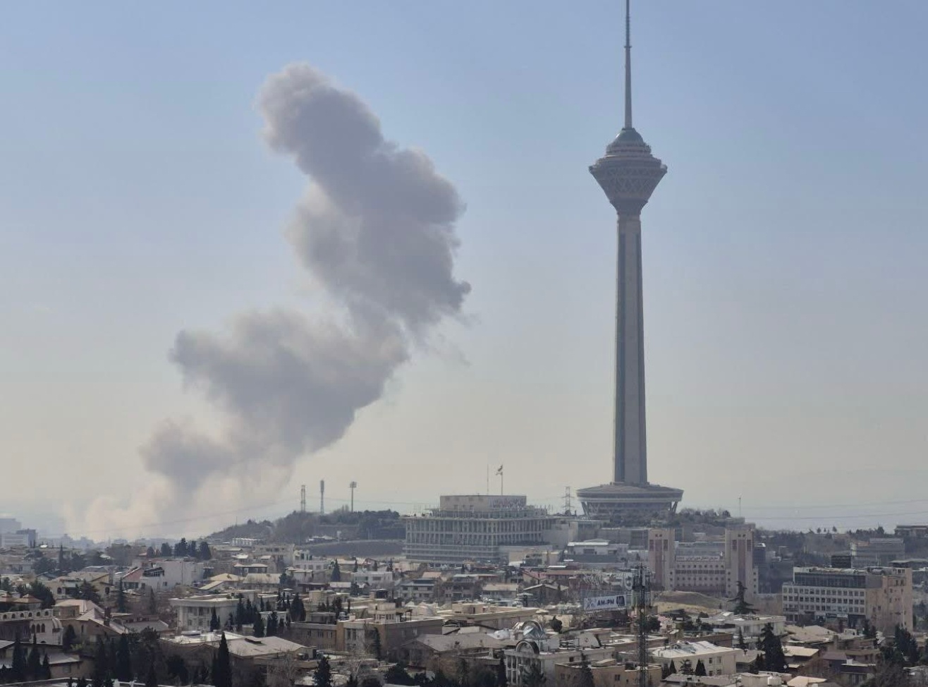 以色列宣布袭击伊朗 普通百姓在爆炸中醒来，抱着孩子四处逃窜，他们甚至不知道为什么