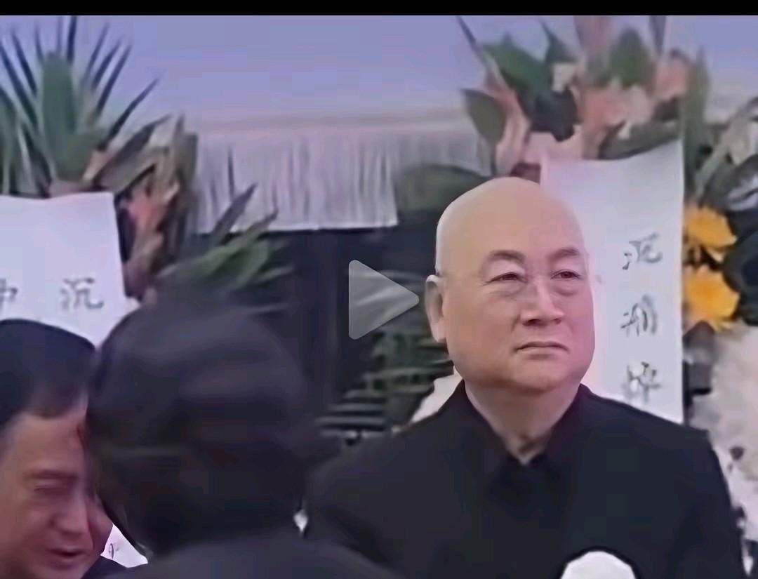 葬礼上的迟重瑞老师苍老了很多，他说陈丽华去世之前已经把后事安排完了。财产留给了孩