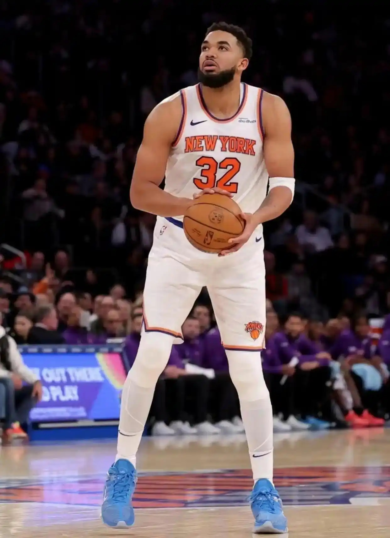 今天尼克斯与雷霆的比赛堪称窒息！首节雷霆切特爆发，尼克斯次节顽强追分。第三节尼克