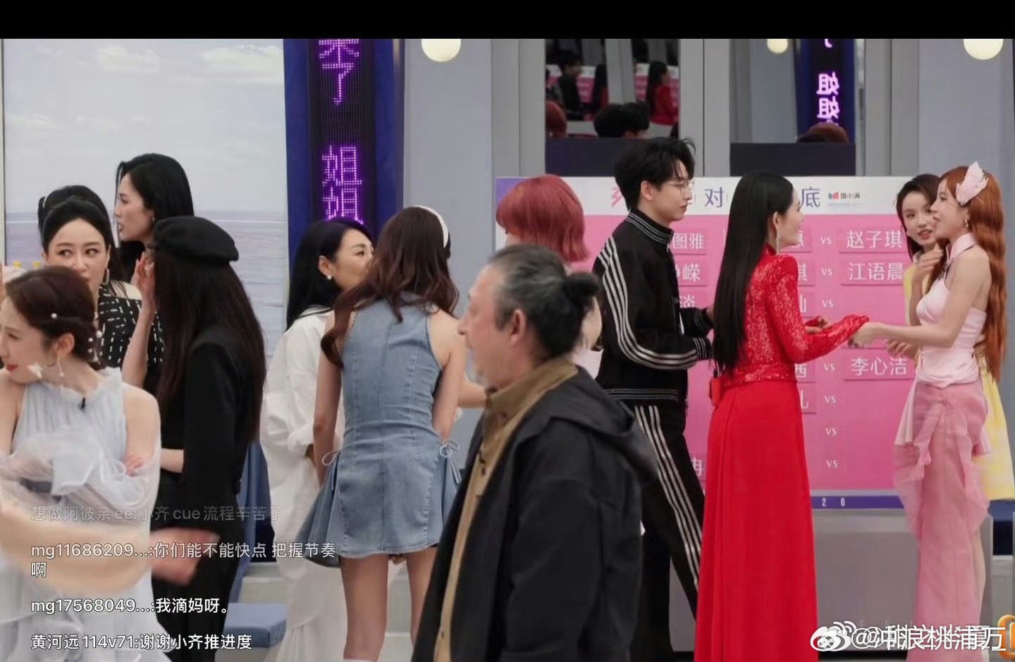 浪姐今日直播暂停 乘风一公选歌直播按下暂停键。连续三天的高密度连轴工作，姐姐们的