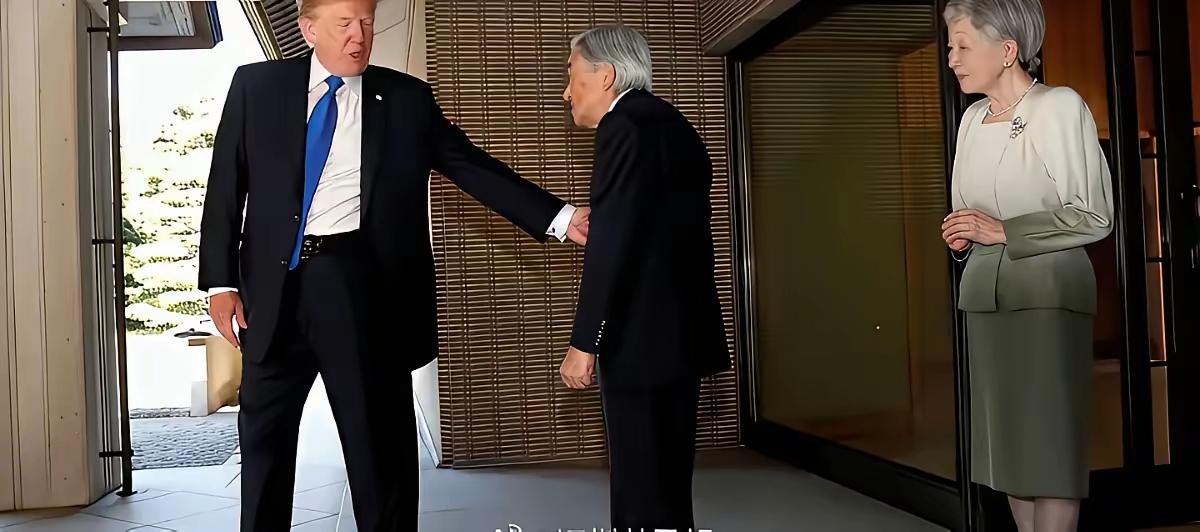 老特：不用送了，回吧
小德仁：你不弯腰拜一拜我再走吗
老特：你这近亲结婚的后代，