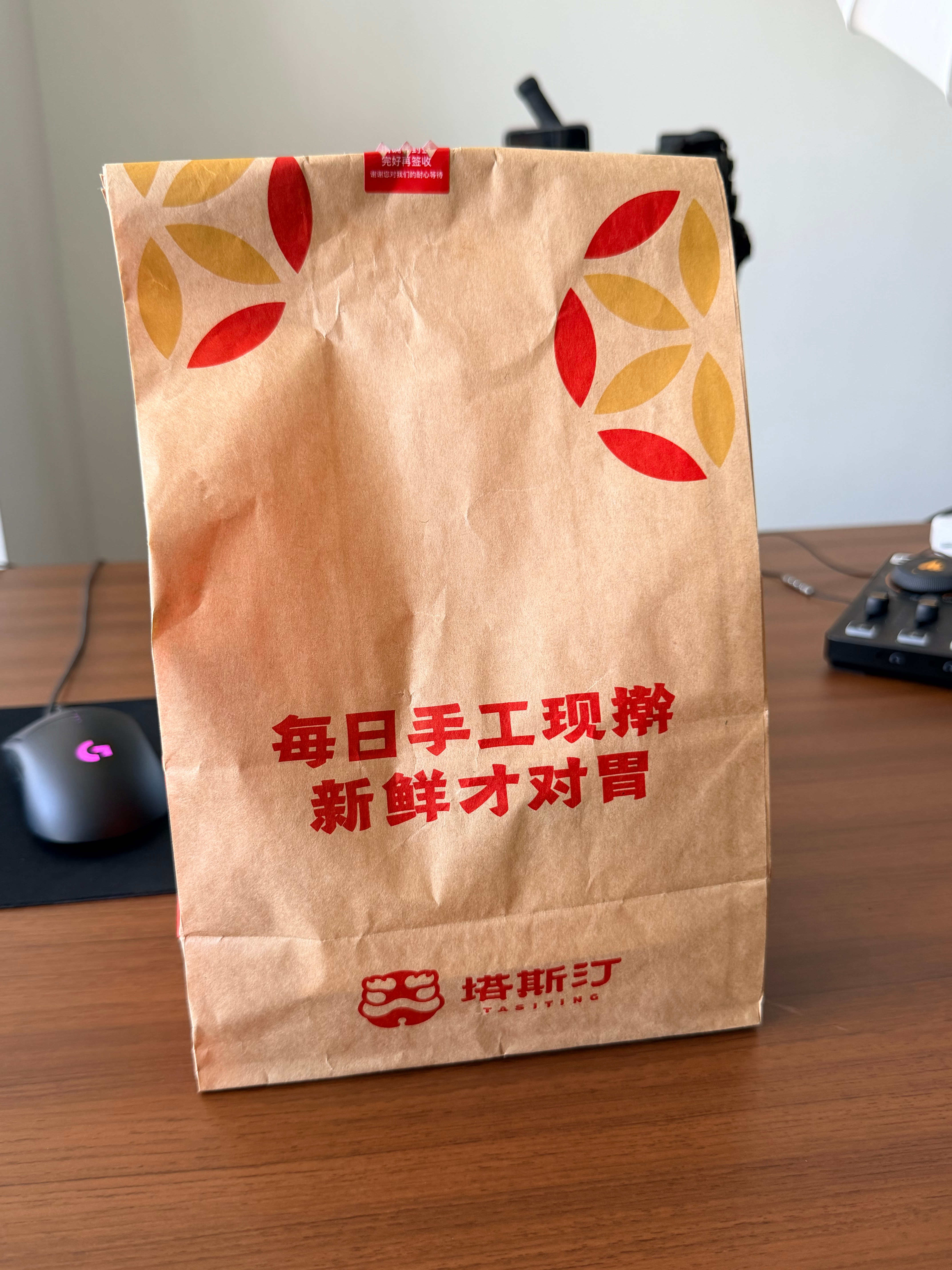 计划去健身了，是不是以后都不能吃汉堡了[捂嘴哭][捂嘴哭][捂嘴哭]  ​​​