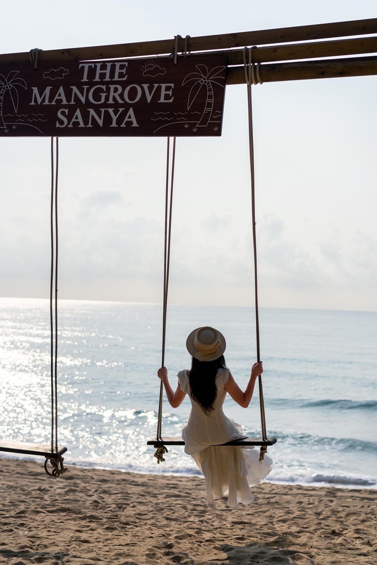 三亚度假，最不能少的流程，当然是拍美照啦。
现在几乎每个酒店都有旅拍服务，不过我