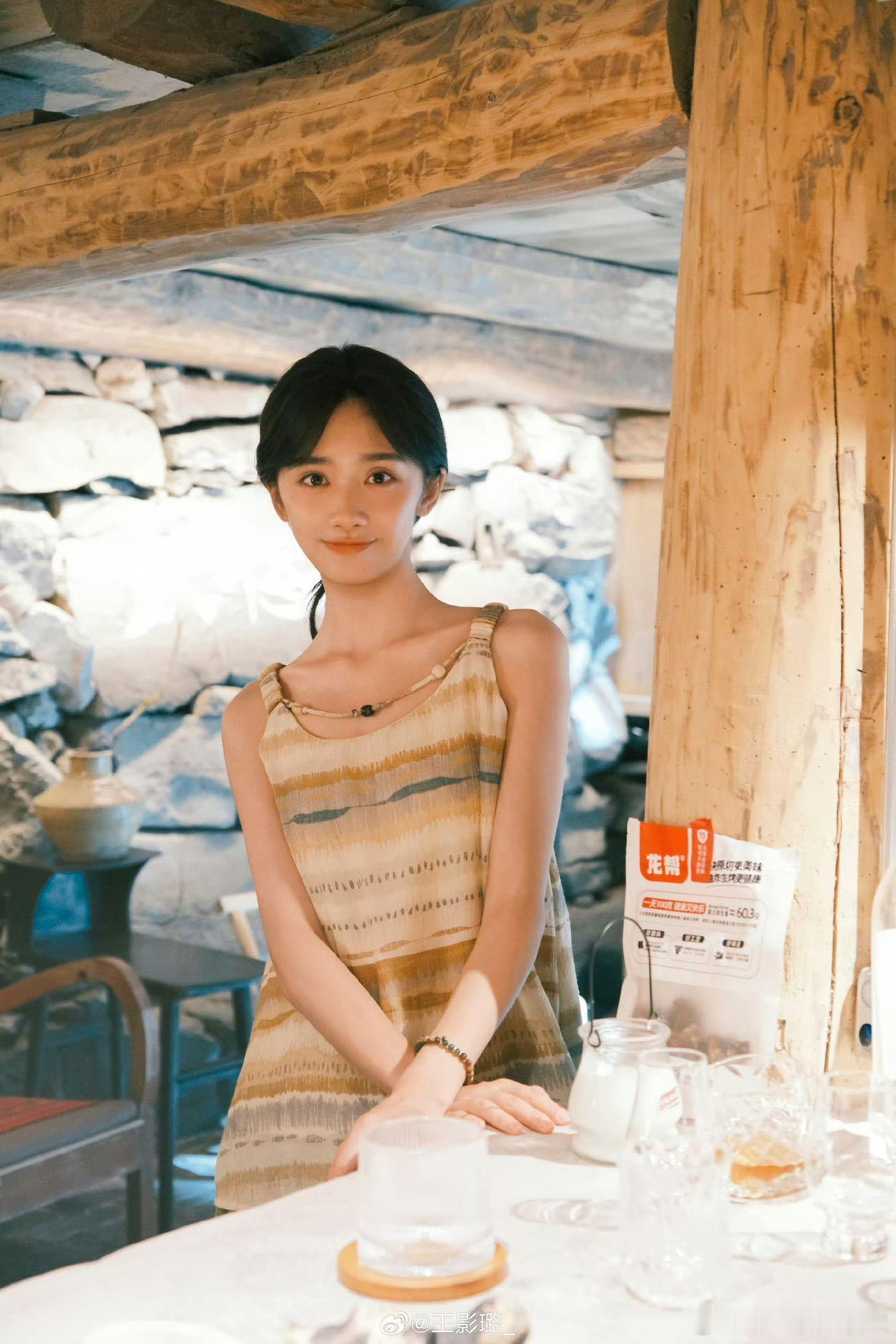 林永健真把王影璐当闺女了林永健在瓜田就给王影璐出神图了 林永健和王影璐相处自然又