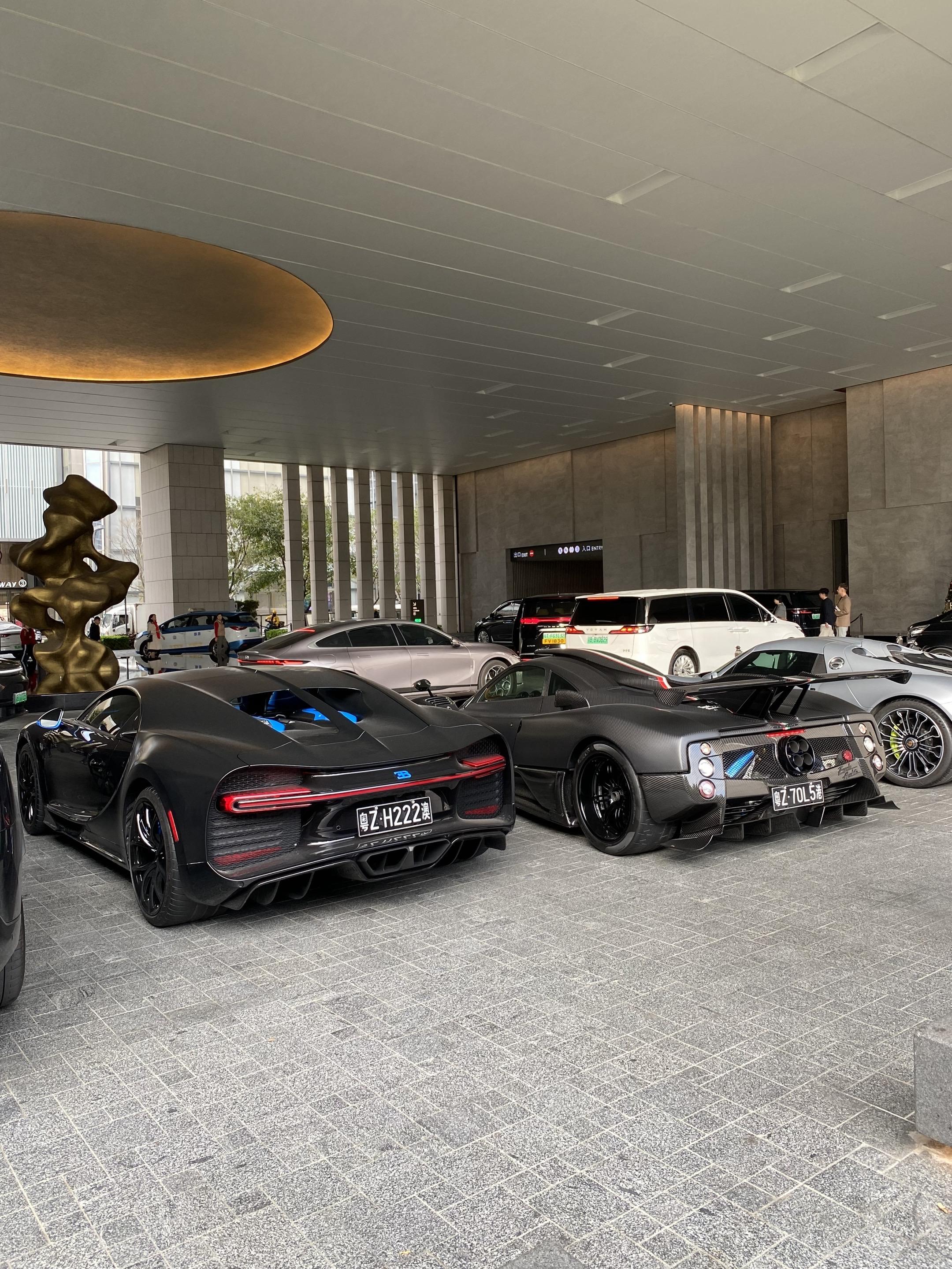 今日深圳某个角落的名场面 zonda ab，chiron，enzo，9...