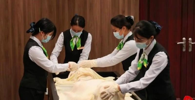 殡仪馆员工看透生死：普通人别谈意义，舒服快乐难道不好吗？
翻开厚重的历史书，你会