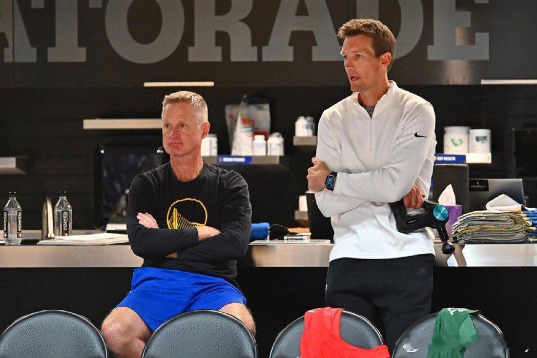 Brett Siegel：围绕墨菲和琼斯的交易并无实质进展。两人仍是热门讨论对象