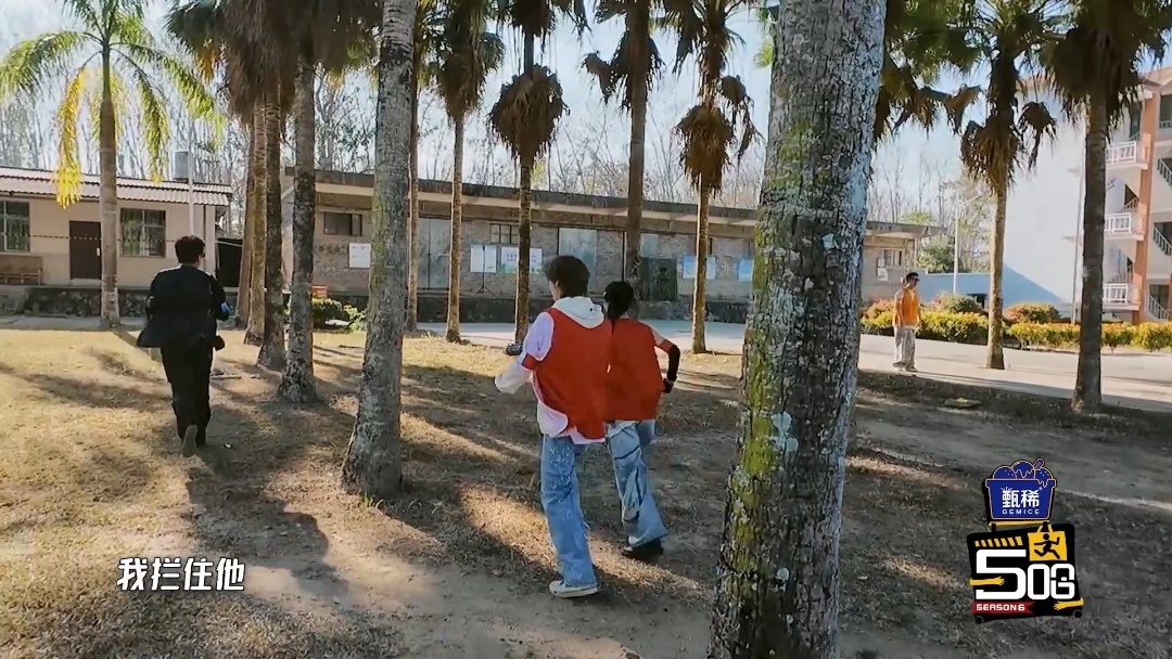 邓超被鹿晗任敏追着呲水任敏让鹿晗进攻邓超 这一期五哈的吃鸡大战，邓超用亲身经历告