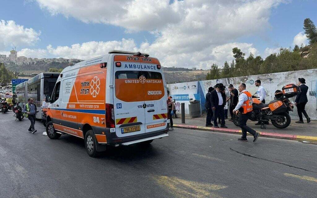 【以色列警方：#耶路撒冷枪击事件枪手来自约旦河西岸#】以色列警方9月8日表示，在