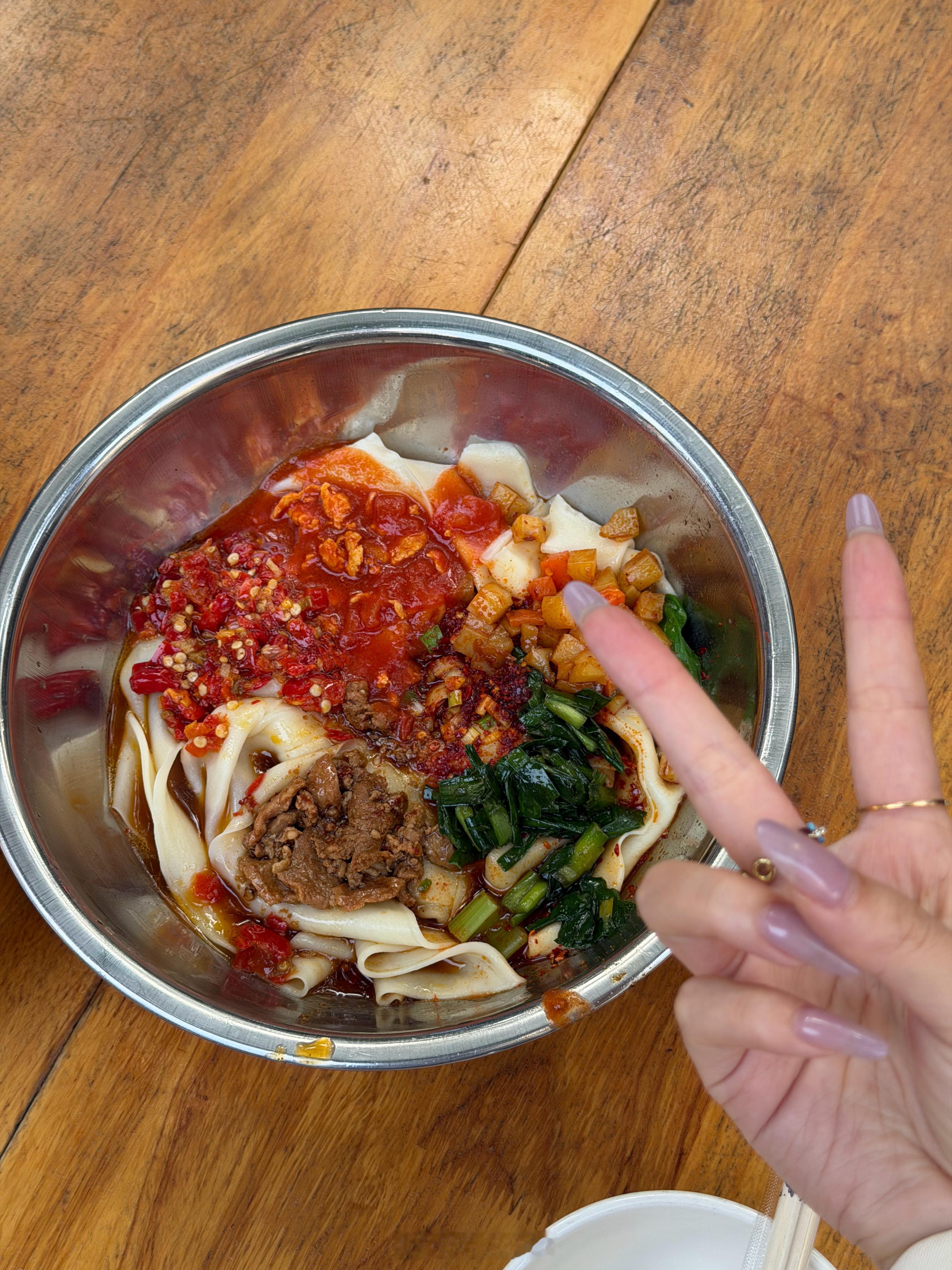 在西安，和下午五点就已经晕碳了[苦涩]而且物价好便宜啊，吃这么多人均30吧  ​
