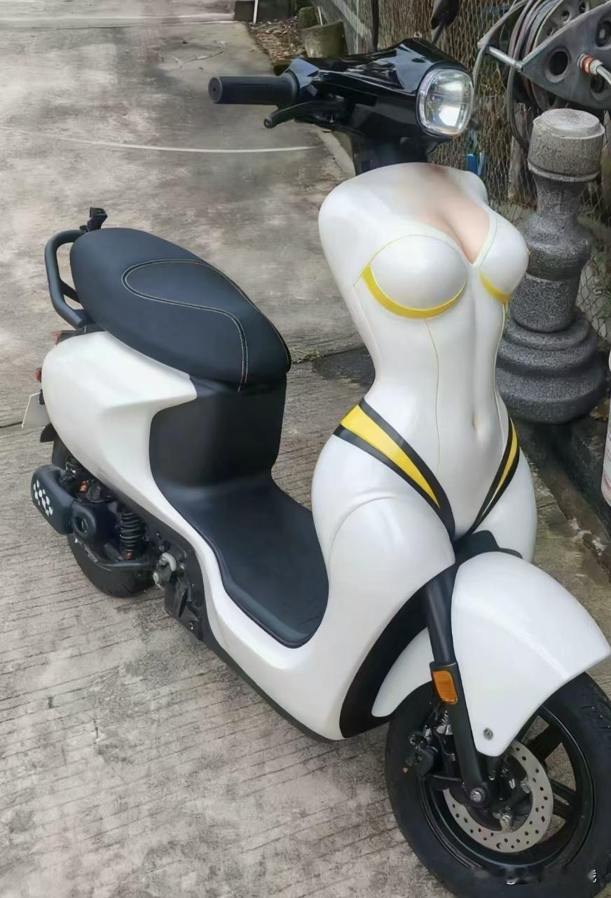 新国标电动车
最近大家都在讨论新国标电动车
我们也不懂也不好评价
只能说存在即合