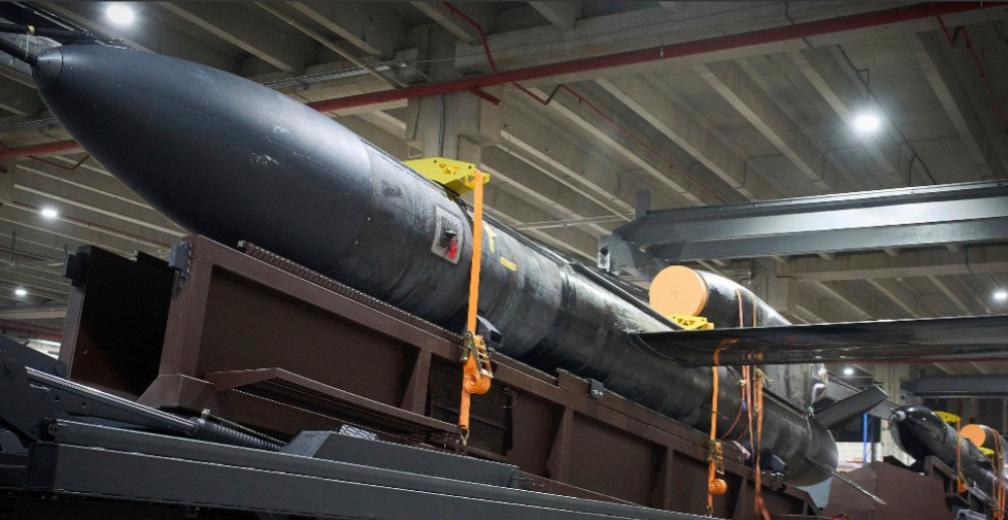 就在刚刚

2026年2月21日凌晨，乌军使用“火烈鸟”巡航导弹干了一票大的
据