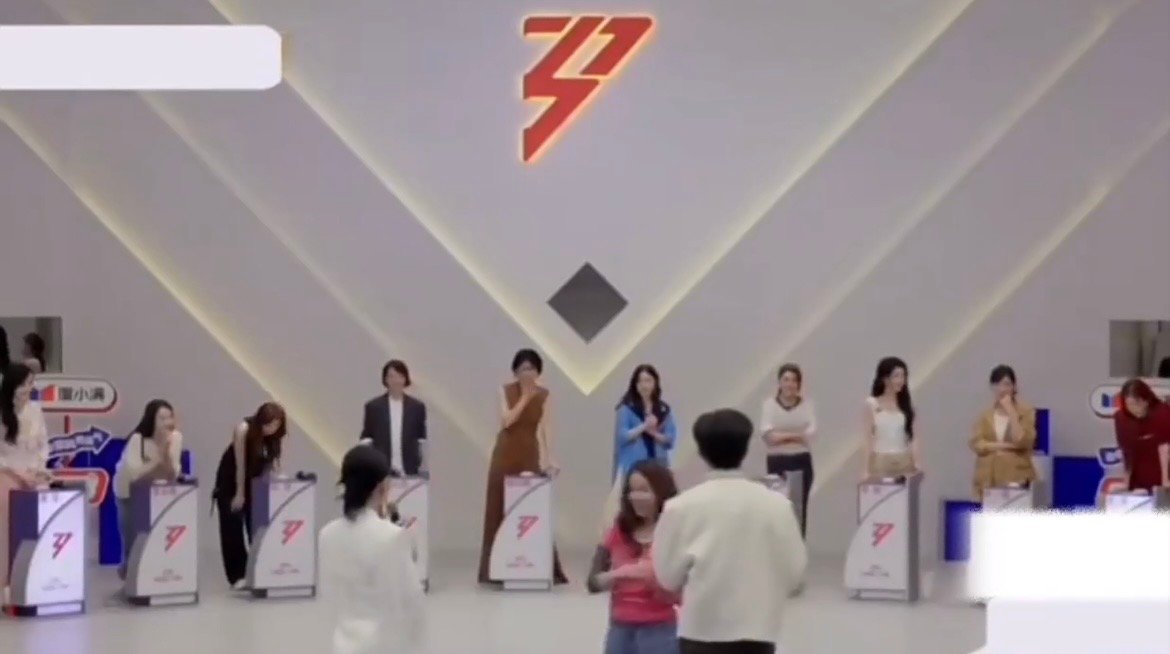 萧蔷安崎陶昕然组队叫安萧鸟浪姐7有自己的安小鸟 不愧是冲浪网友，安萧鸟一出来，直