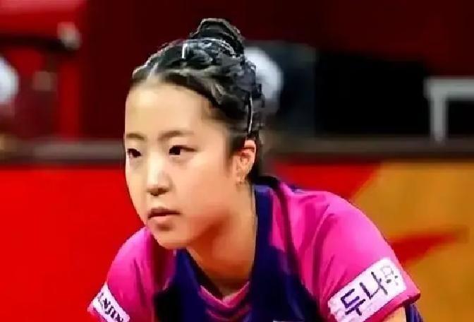 这事不是网传段子。韩国《首尔新闻》《东亚日报》《朝鲜日报》都写过，交叉对得上：她