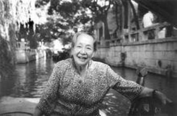 黄素影（1919年1月1日-2017年11月21日），中国内地女演员，江苏苏州人