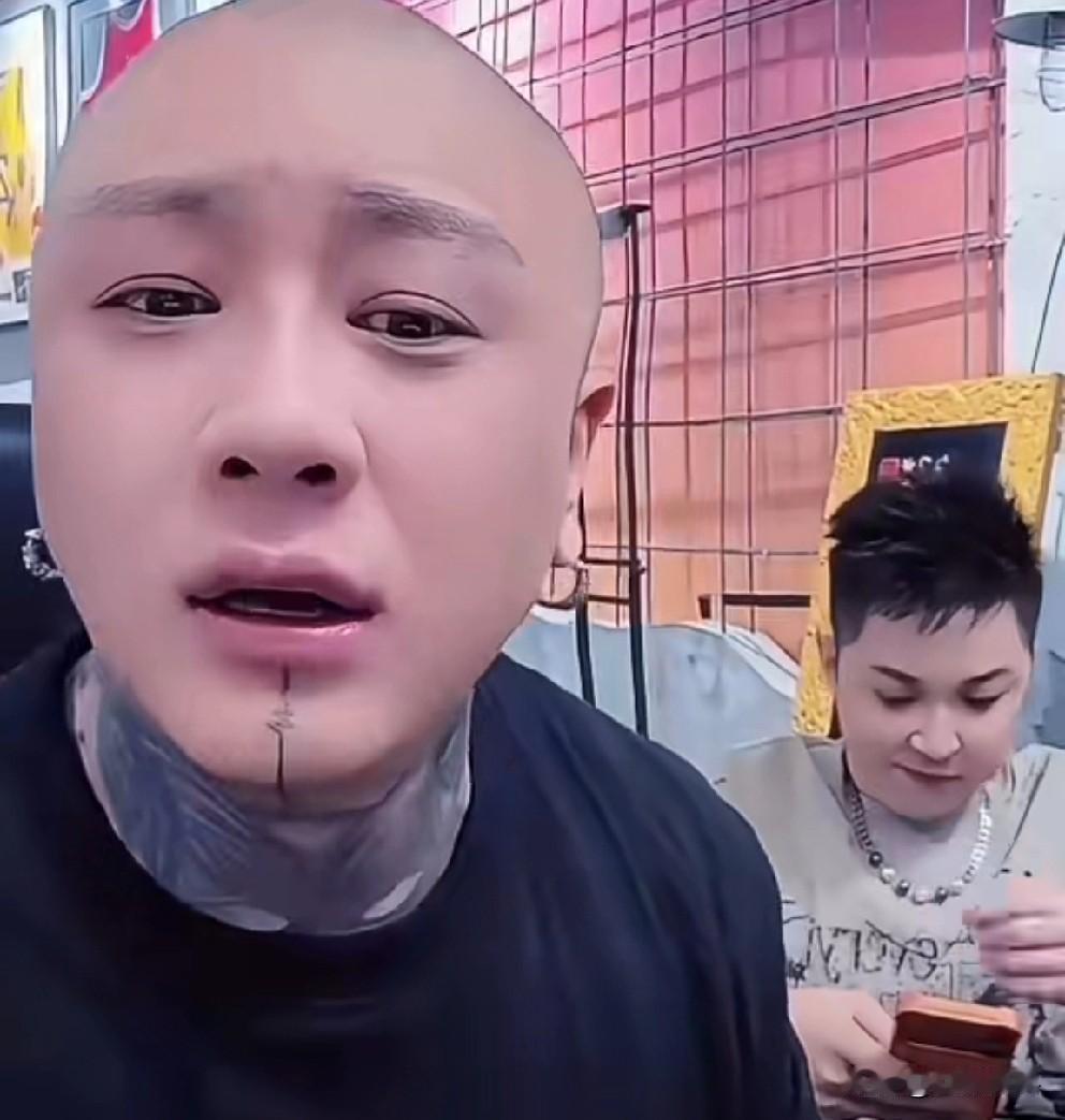 八卦主播九天评价“丈门”三剑客已经解散，方丈拒绝李舒克重回丈门，现在也就剩王小国