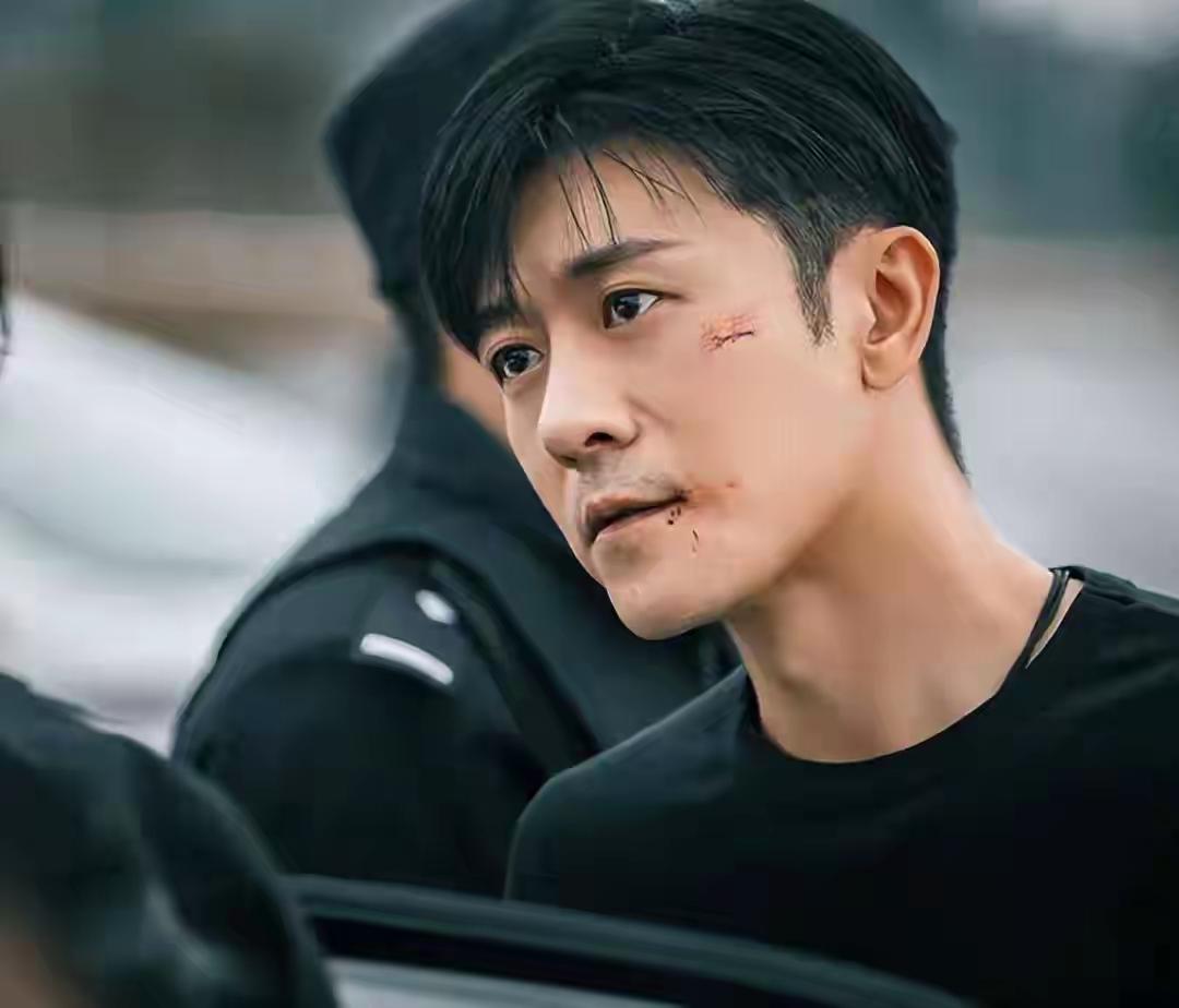 林雨申背景超牛，亲妈是捧红周迅陈坤的王牌制作人，干妈是名导李少红，手握好资源演了