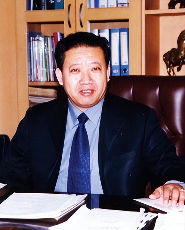 2018年，葵花药业董事长关彦斌与女秘书生下孩子，原配张晓兰得知后，放弃16亿财