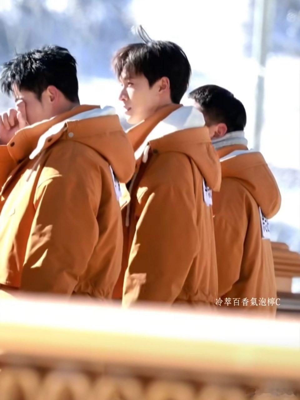 李晨跑男路透，看升旗感动哭了