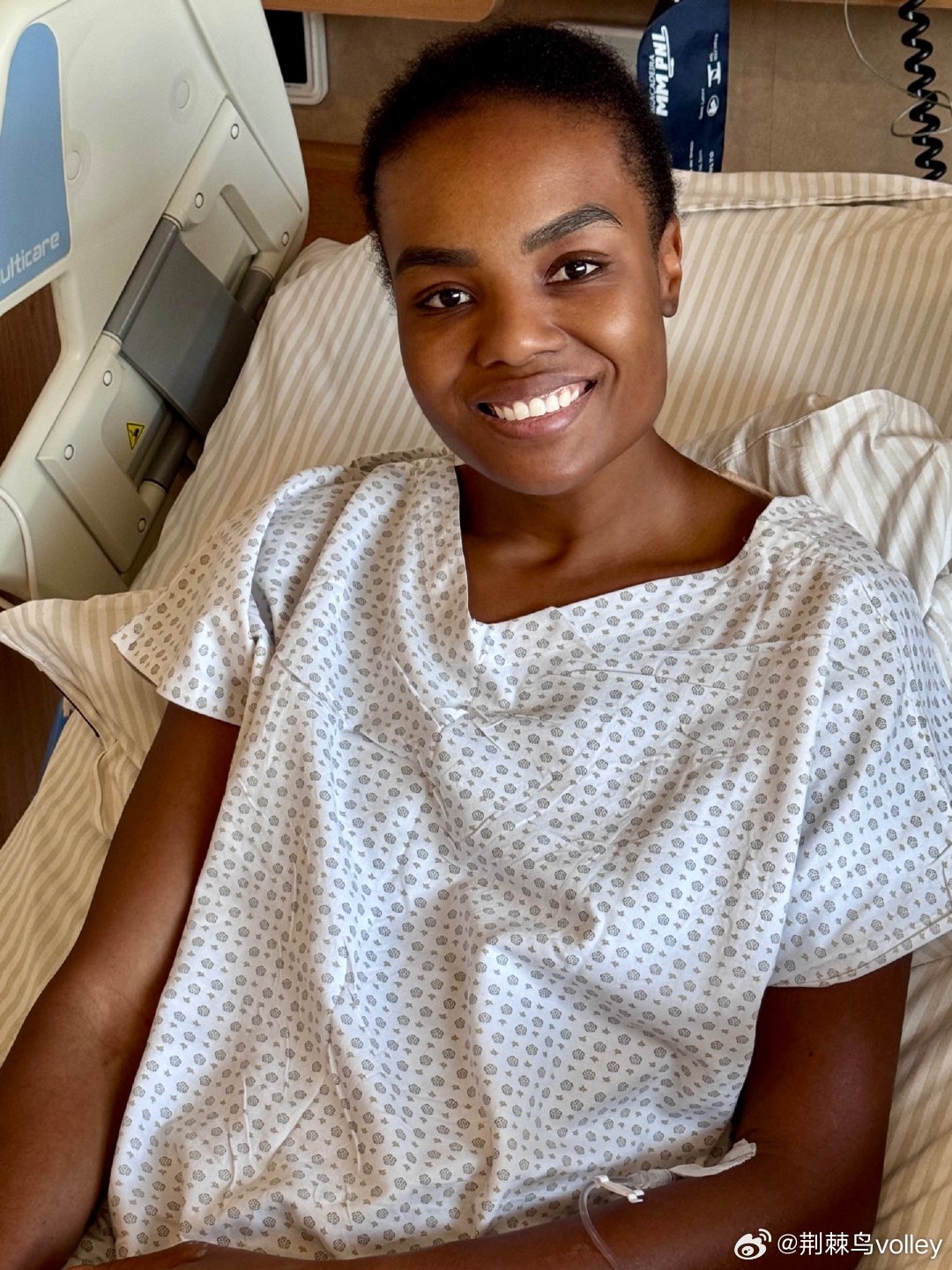 法比亚娜接受了子宫内膜异位症手术，正在康复中。女排 巴西女排