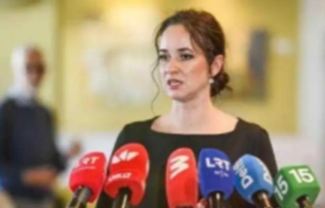 立陶宛女总理彻底失态！当众情绪失控，对着中国撂下狠话。最近，立陶宛总理鲁吉涅内在