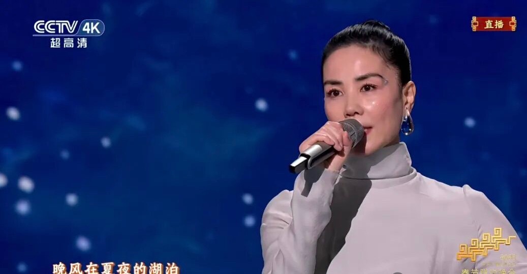 王菲的魅力不仅仅在歌曲，同时还有她不羁随性的态度和个性，信佛之人的平淡，嗓音的空