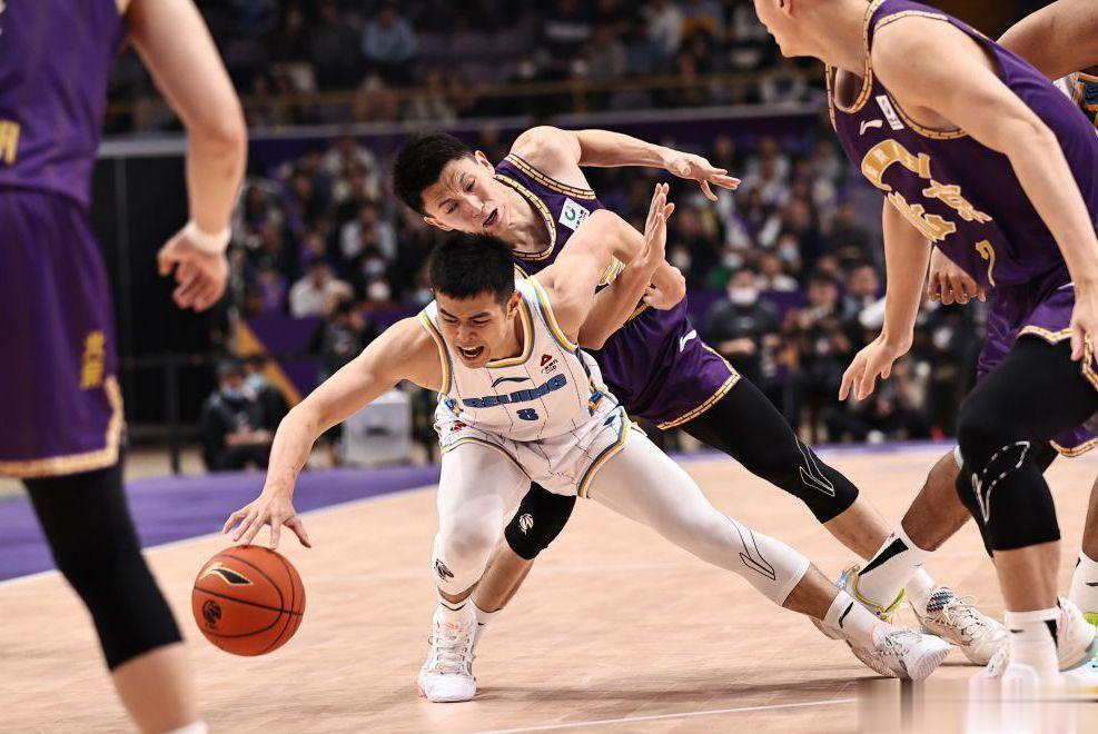 全场21分、第四节和加时赛连续命中扳平球、死贴费尔德拼到五犯+上演罗德曼扑救球防