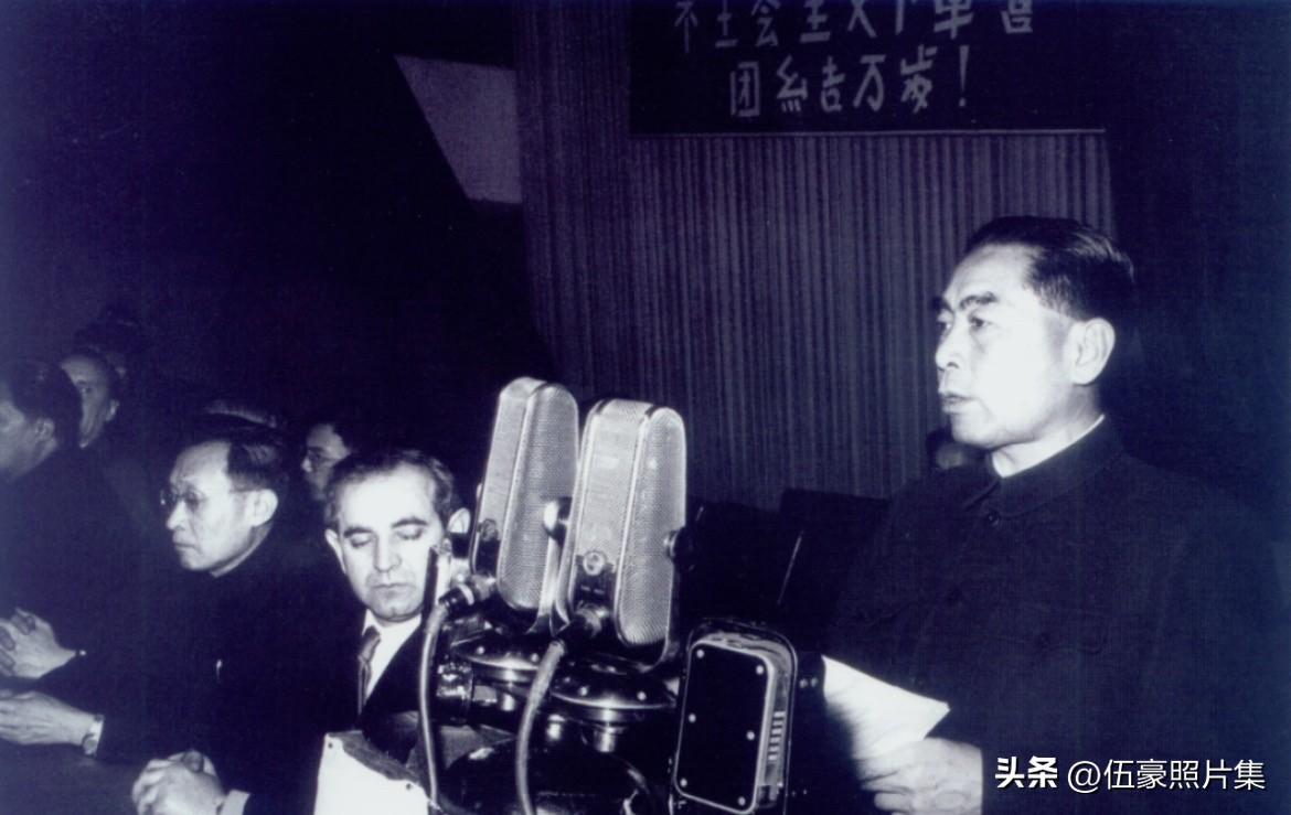 1966年6月19日，周恩来总理在访问匈牙利期间，于布达佩斯参加的一场由匈牙利社