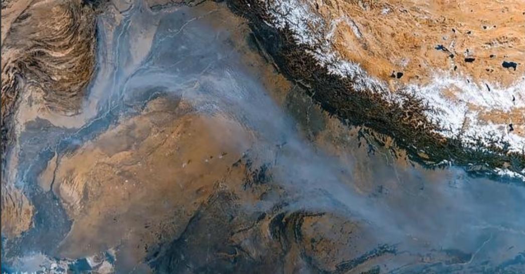 /中国人都应该感谢喜马拉雅山的庇护。最近印度上演了一场新德里大逃亡，不是战争也不