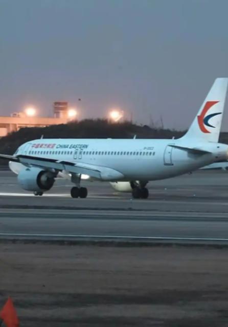 就在刚刚，

中国东方航空正式宣布，

4月18日，中国东方航空正式宣布：即日起