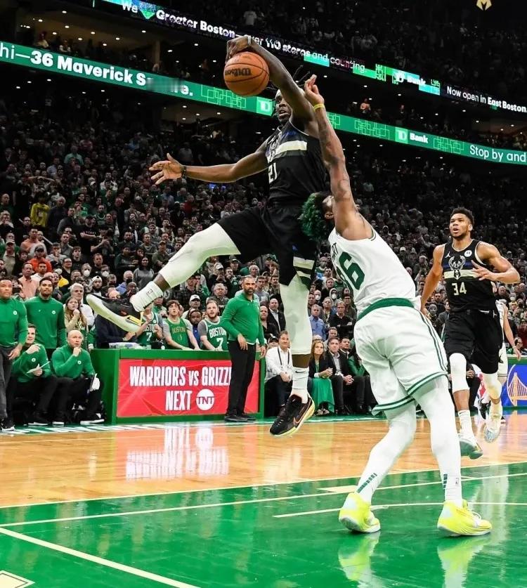 永远不要低估一颗总冠军的心，今天用在卫冕冠军雄鹿身上在合适不过了。最后一分多钟落