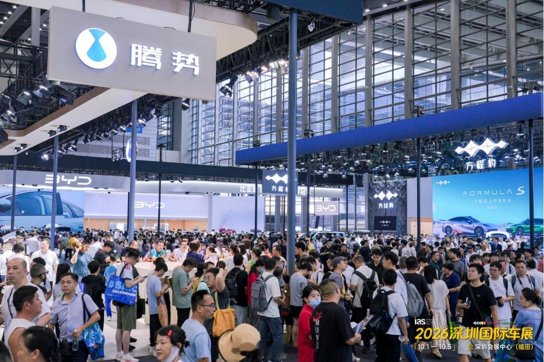 这个国庆，深圳福田会展中心车展，国庆5天，来了42万人。预定车辆差不多1.5万台