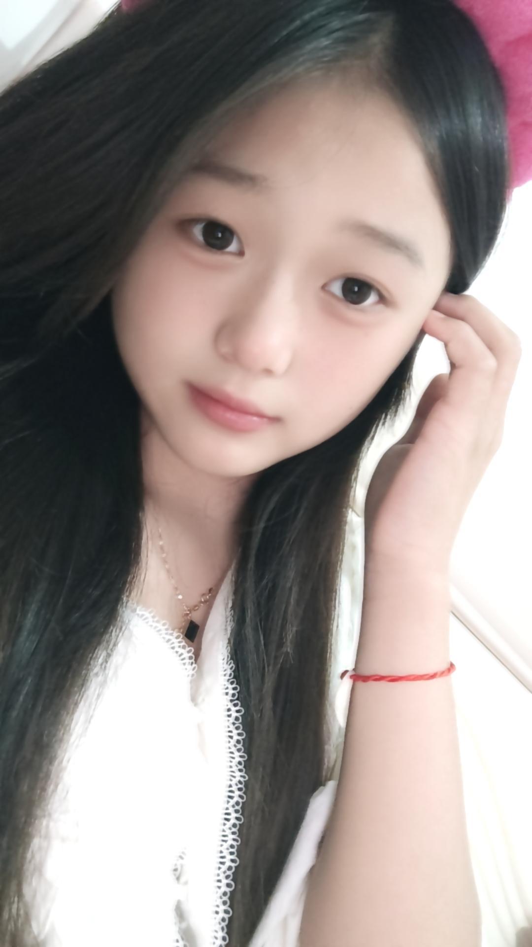 我心中最美的女孩，转转眼间你就成了一个大姑娘。从丫丫学语，一步一步学走...