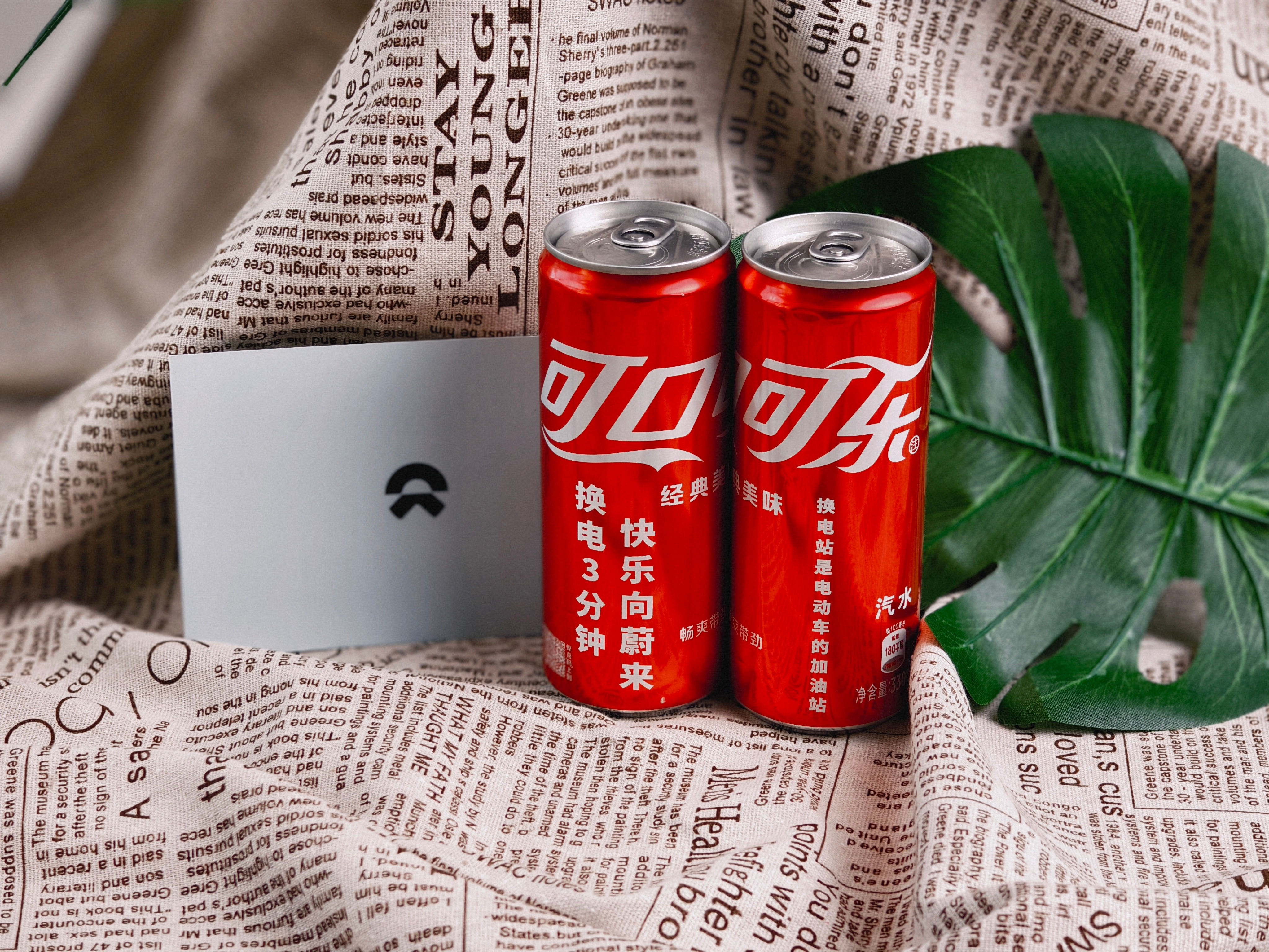 拿到了蔚来 和可口可乐 推出的定制罐，有点酷[666]说是为了纪念1亿次换电达成